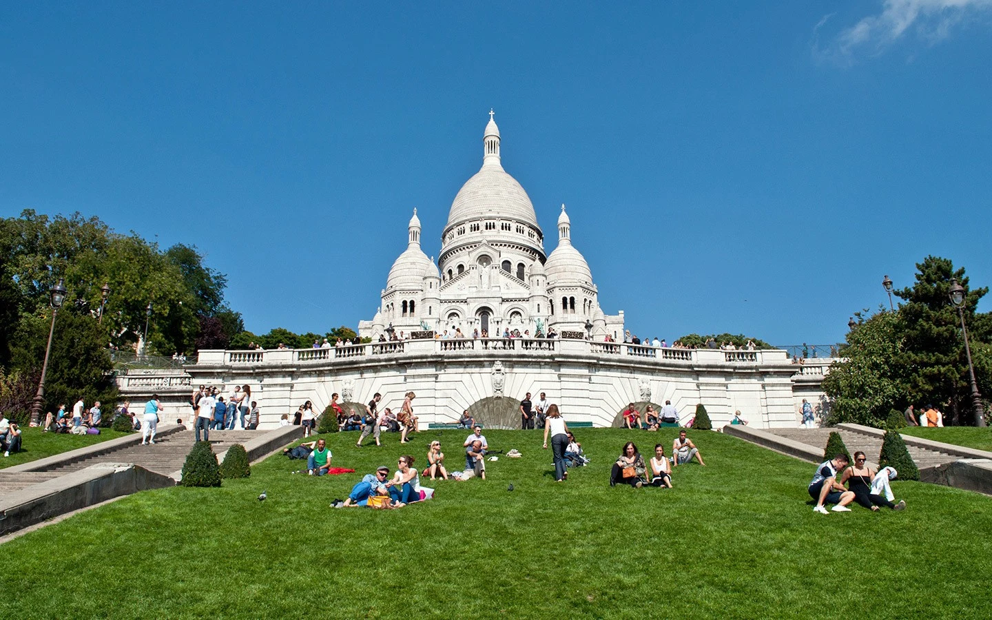 How to Travel on a Budget: 17 Ways to Save Money