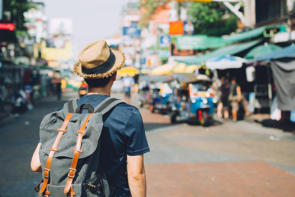 How to Travel on a Budget: Travelers’ Tips and Hacks
